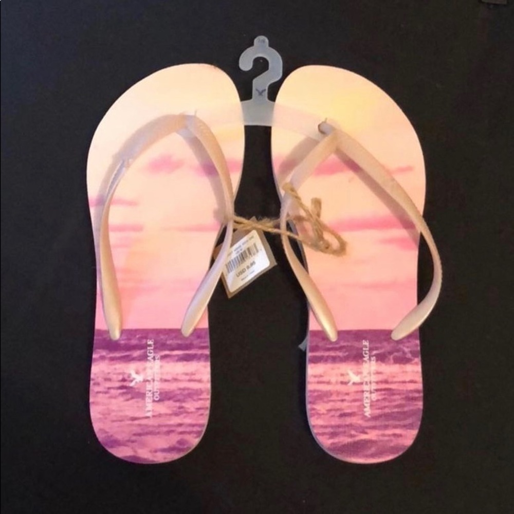 American Eagle flip flops 7/8